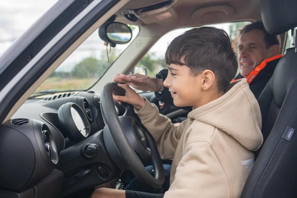 ¿A qué edad puede empezar tu hijo a conducir? Mitos y realidad